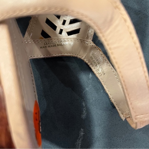 Adrienne Vittadini sz 9.5 Prim cutout leather strappy platform heels - Picture 12 of 16